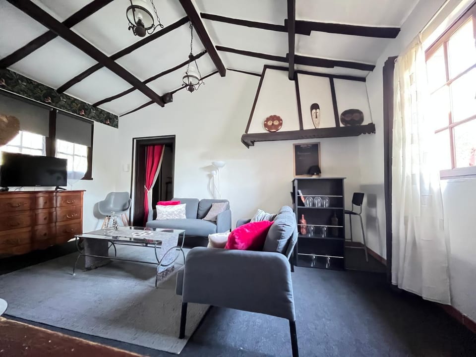 TV and multimedia, Living room, Lounge or bar, Seating area