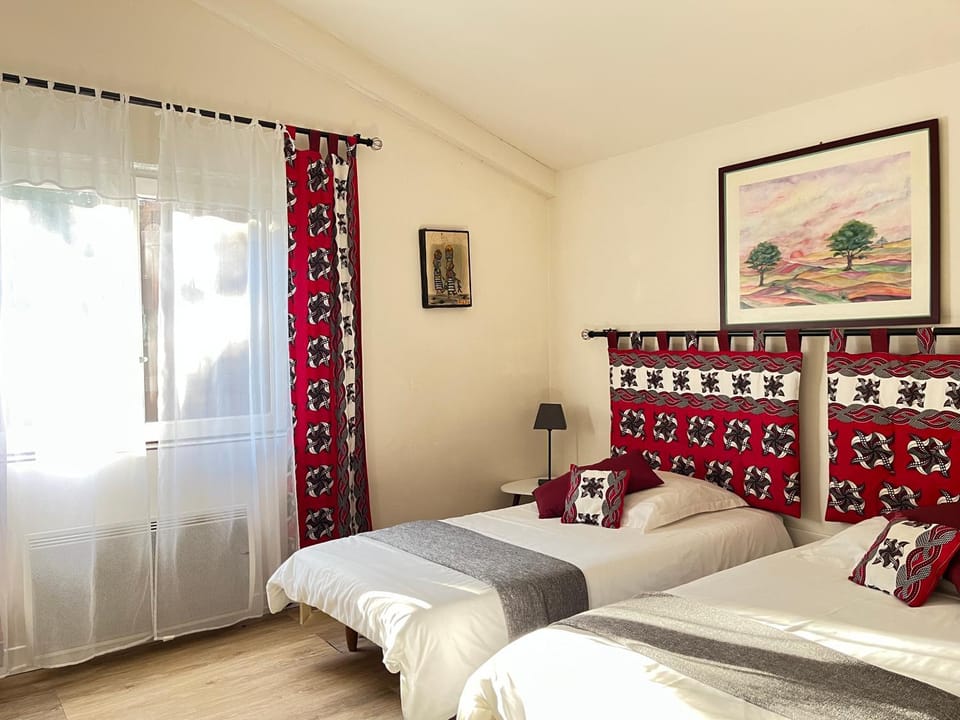 Bed, Night, Photo of the whole room, Bedroom