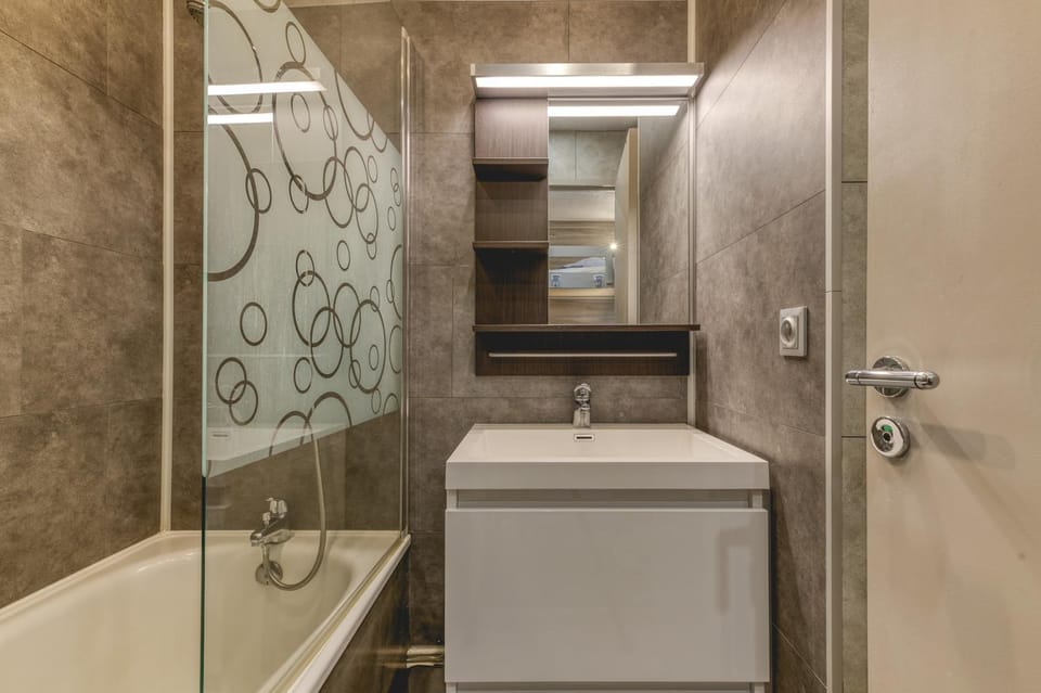 Bathroom, Living room