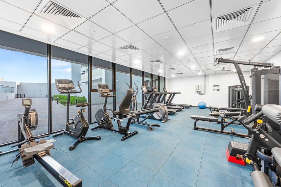 Free housekeeping visits during your stay - StayShort - Jebel Ali Sleeps 2 with a Beautiful Swimming Pool Apartment in Dubai