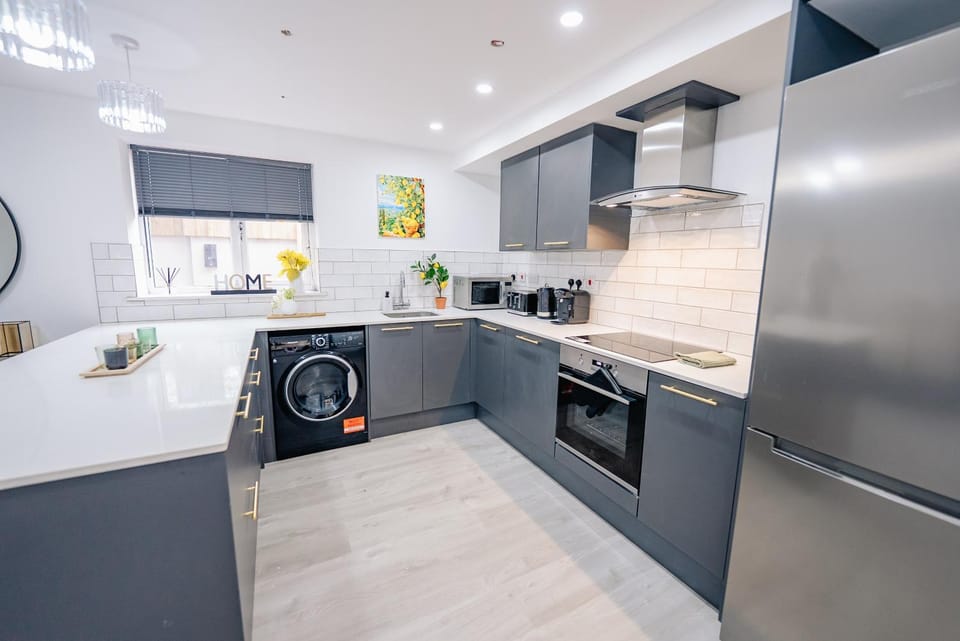 Coffee/tea facilities, Kitchen or kitchenette, dishwasher, minibar, oven, pet friendly, stove, toaster, washing machine, dryer