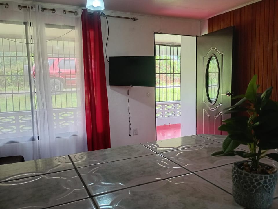 Cabaña cielo celeste House in Alajuela Province