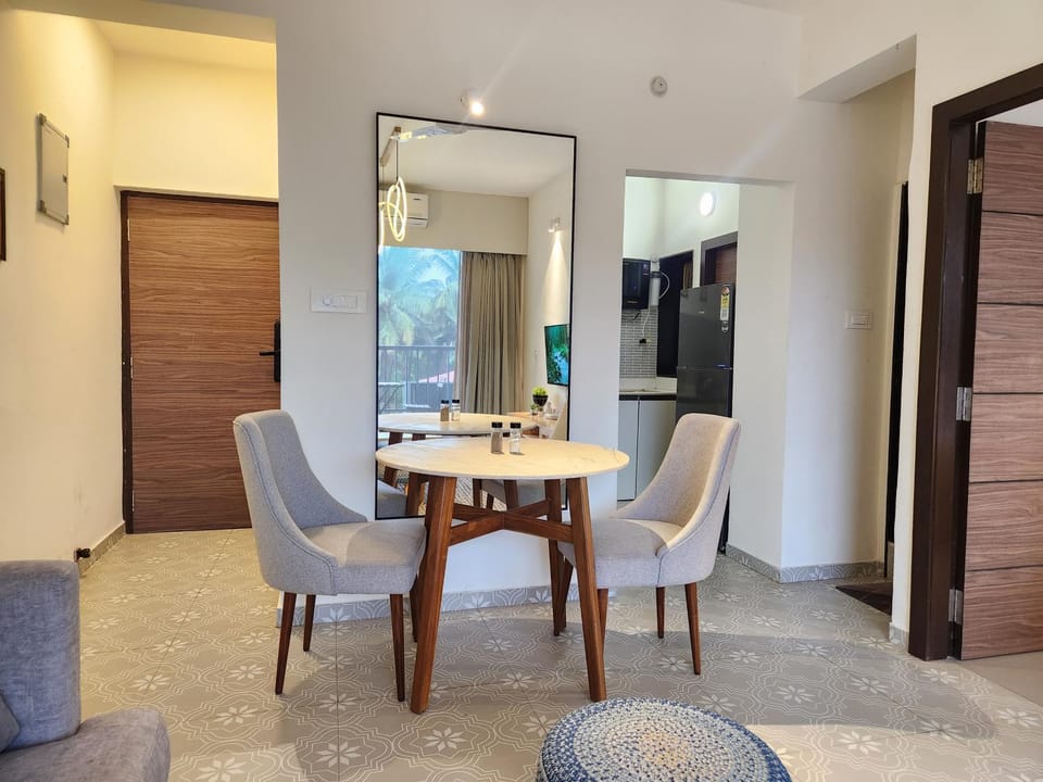 Seating area, Dining area