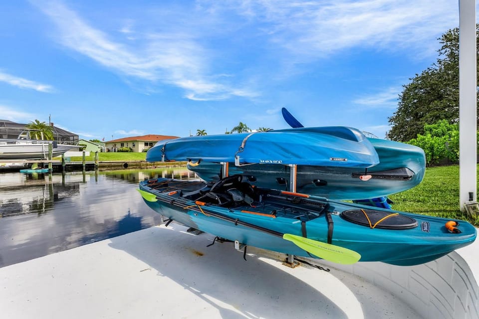 Canalfront Paradise with Heated Pool, Dock & Kayaks - Villa Living Waters - Roelens House in Cape Coral