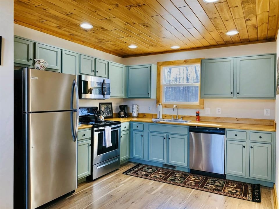 Oak Tree cabin near the Shenandoah River Cabin in Shenandoah Valley