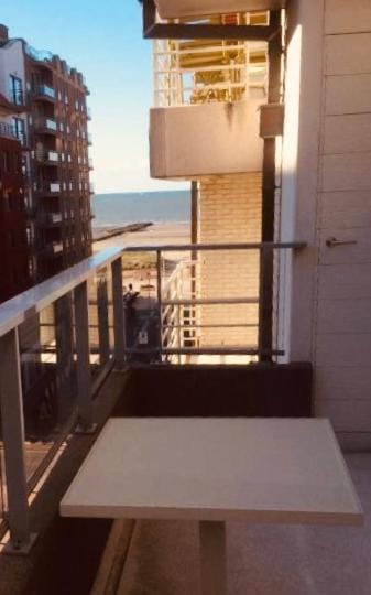 Dolce Vita - zonnig familie appartement met garagebox Apartment in Koksijde
