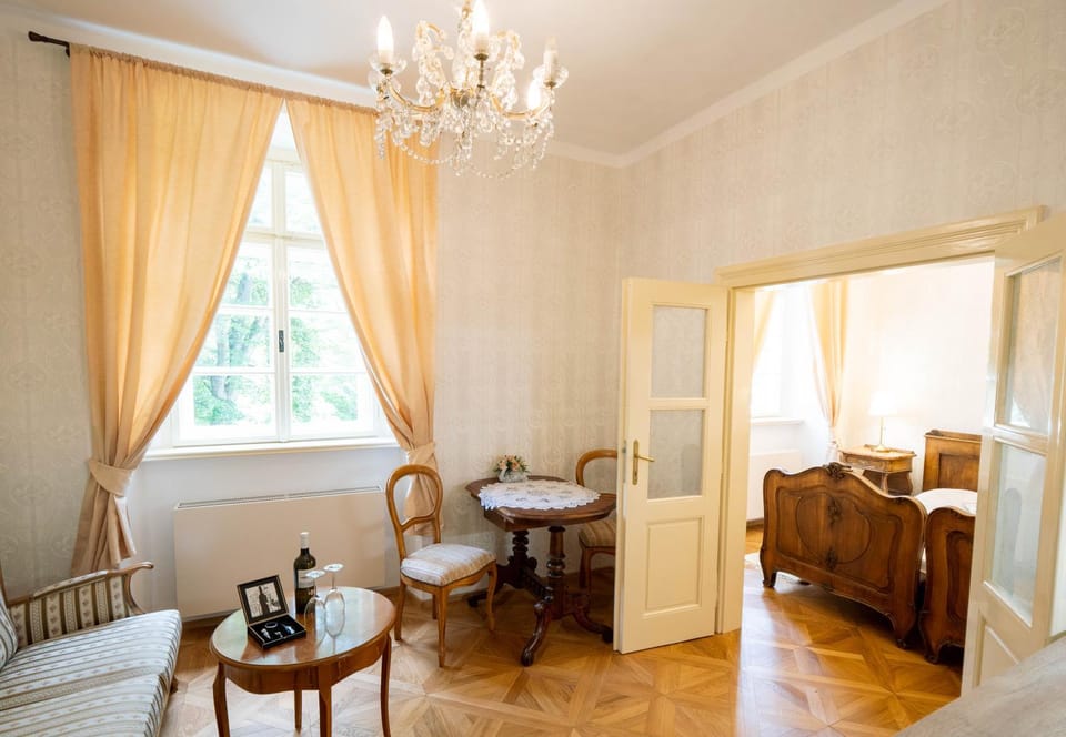 Living room, Photo of the whole room, Dining area