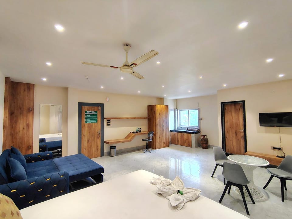 TV and multimedia, Living room, Photo of the whole room, Seating area, Dining area, Bedroom, kitchen, air conditioner