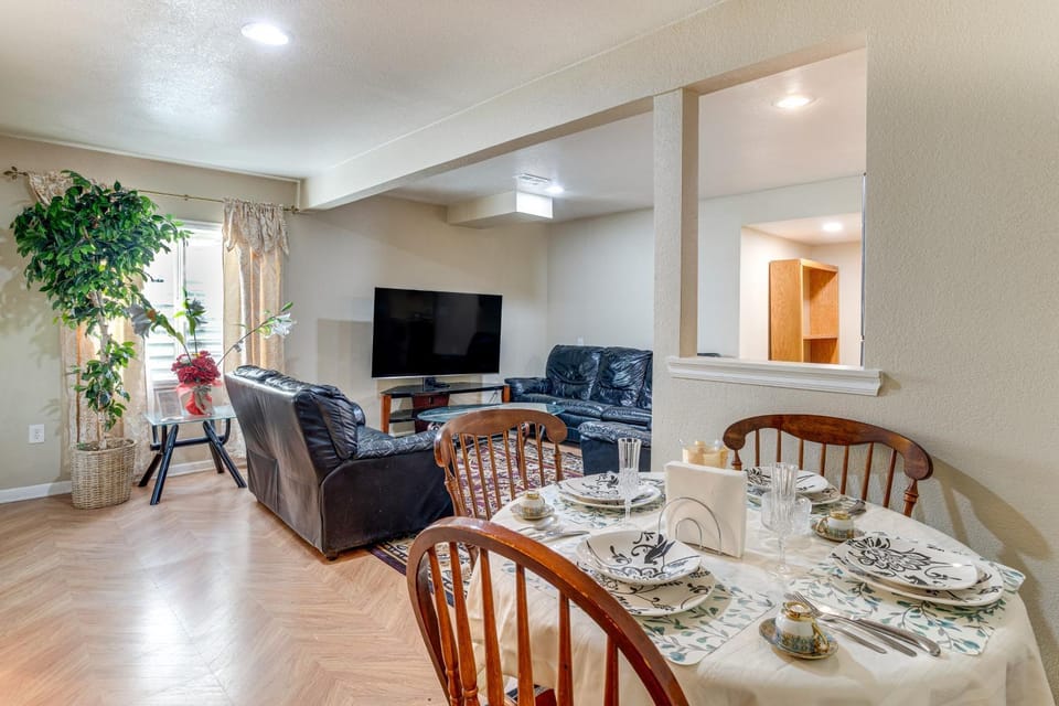 6 Mi to Cherry Creek SP! Family Home in Suburbs Apartment in Centennial