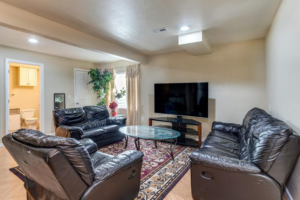 6 Mi to Cherry Creek SP! Family Home in Suburbs Apartment in Centennial