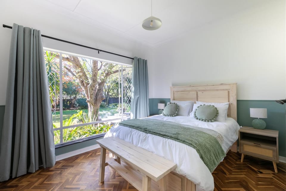Bed, Photo of the whole room, Bedroom, Garden view