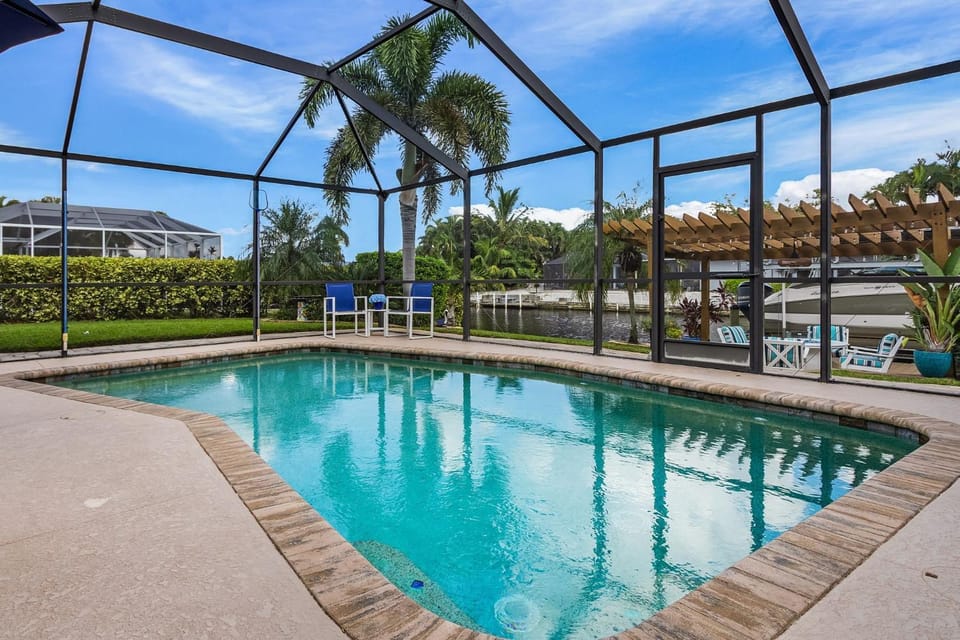 Waterfront Bliss with Saltwater Pool, Hot Tub & Dockside Fire Table - Kathys Cottage - Roelens House in Cape Coral