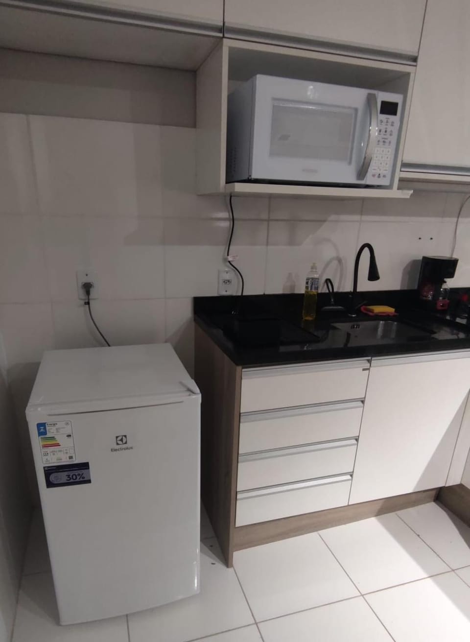 Kitchen or kitchenette, Communal kitchen, microwave, minibar