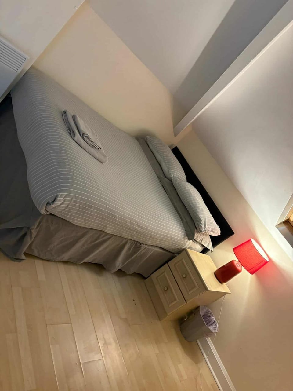 Bed, TV and multimedia, Bedroom