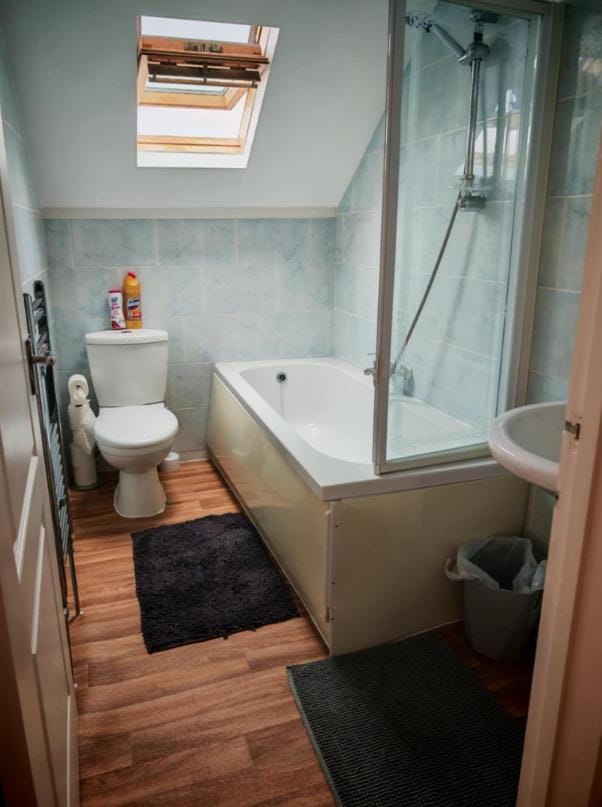 Shower, Toilet, Bathroom, Bath, towels
