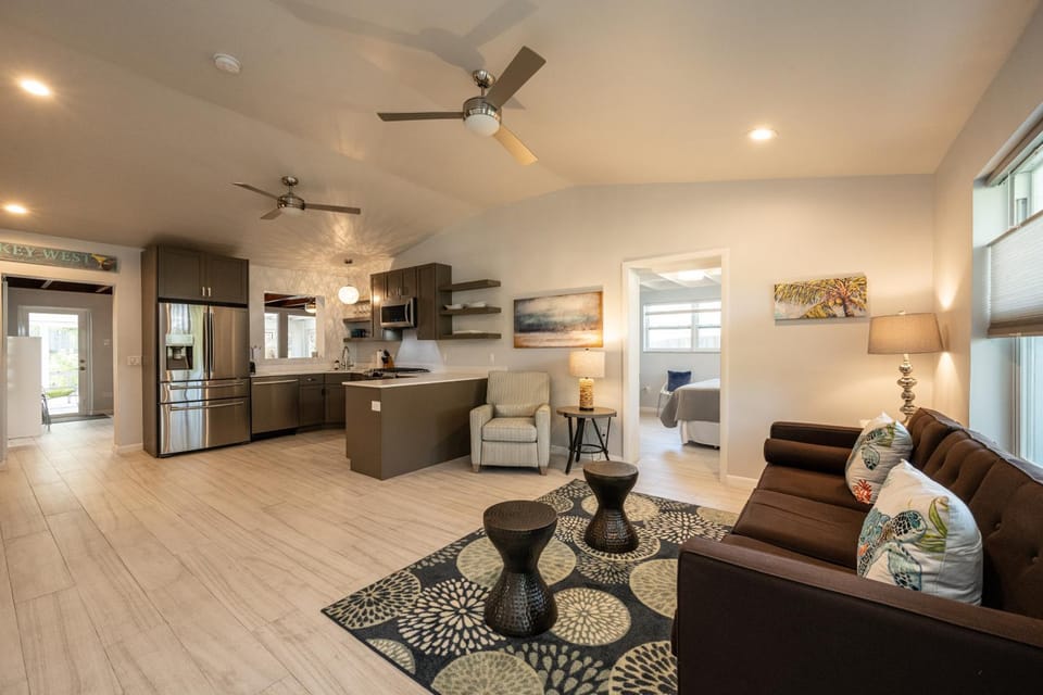 Plumeria Paradise, Modern Home Close to the Beach House in Key West