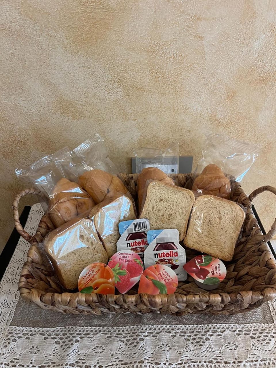 Food and drinks, Continental breakfast