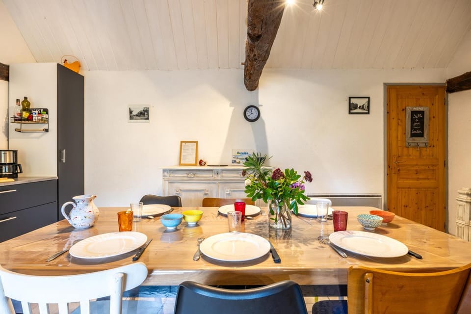 Property building, Kitchen or kitchenette, Living room