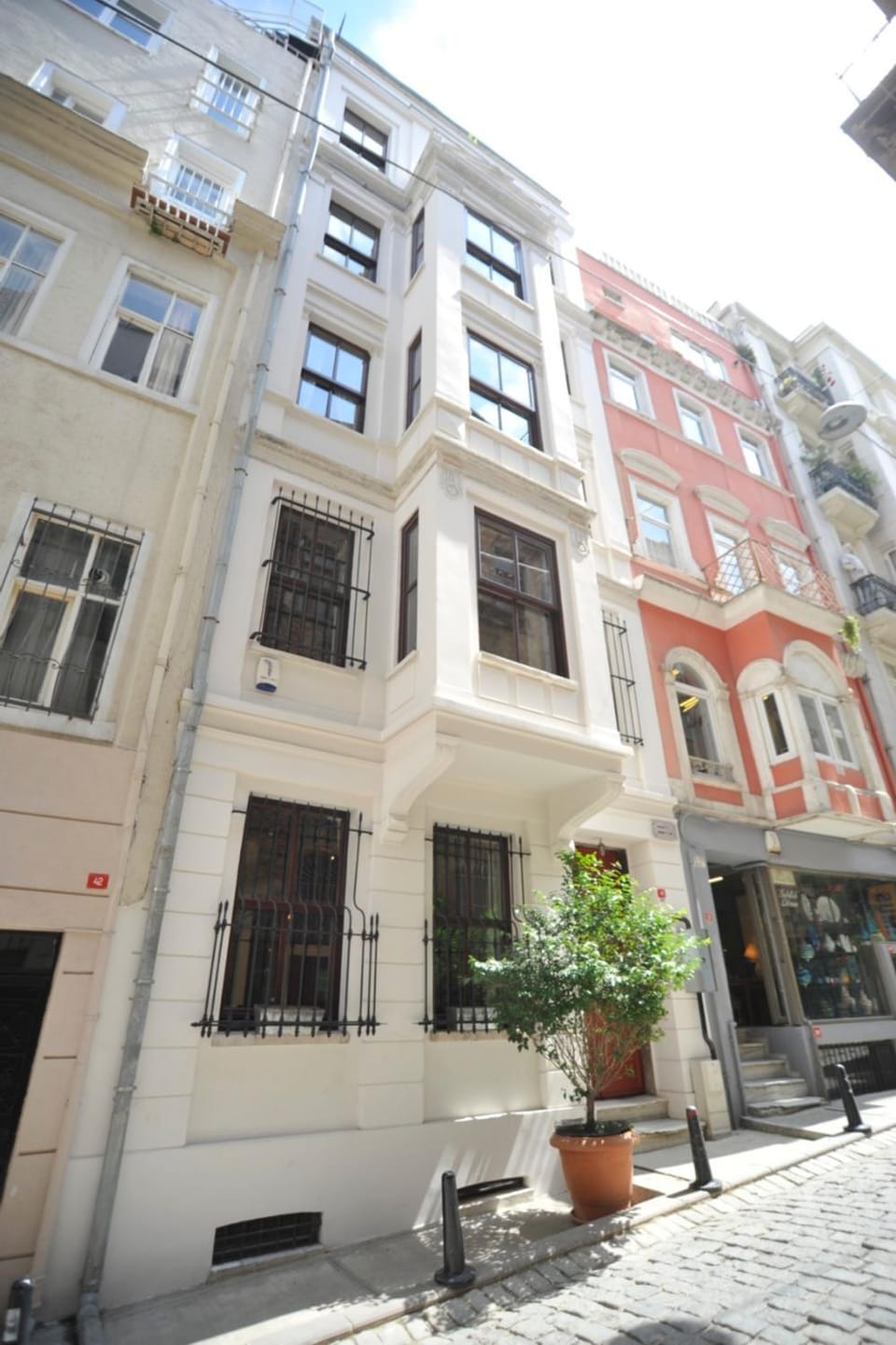 Property building, Facade/entrance