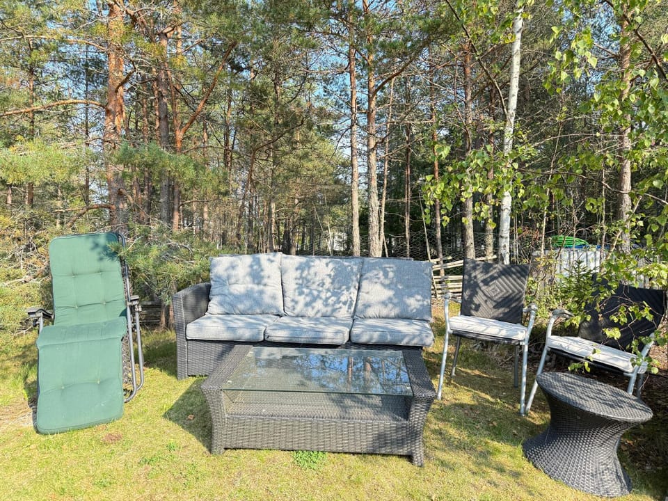 Communal lounge/ TV room, Day, Natural landscape, Garden, Living room, Seating area, Evening entertainment, Garden view