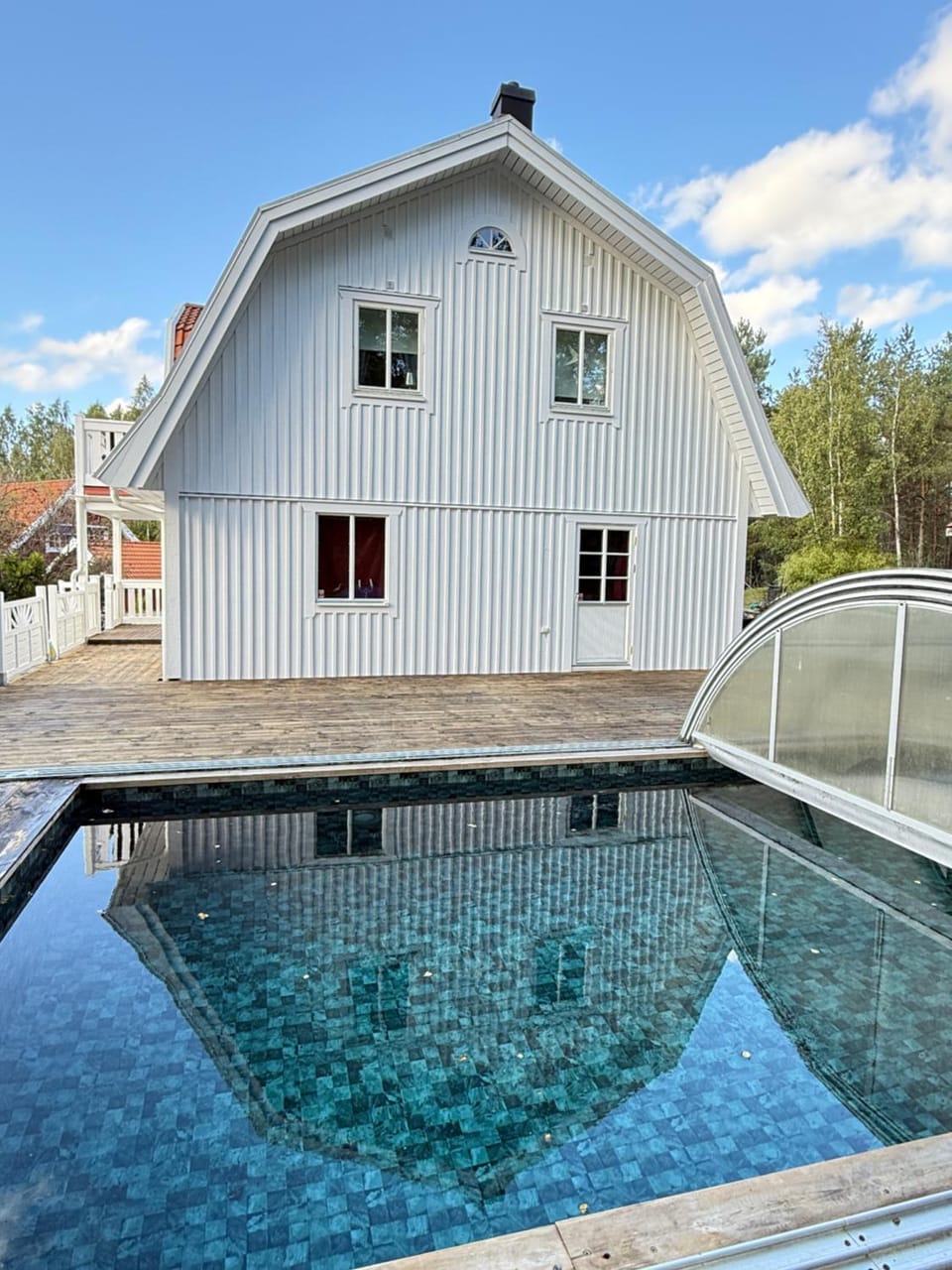 Property building, Day, Pool view, Swimming pool