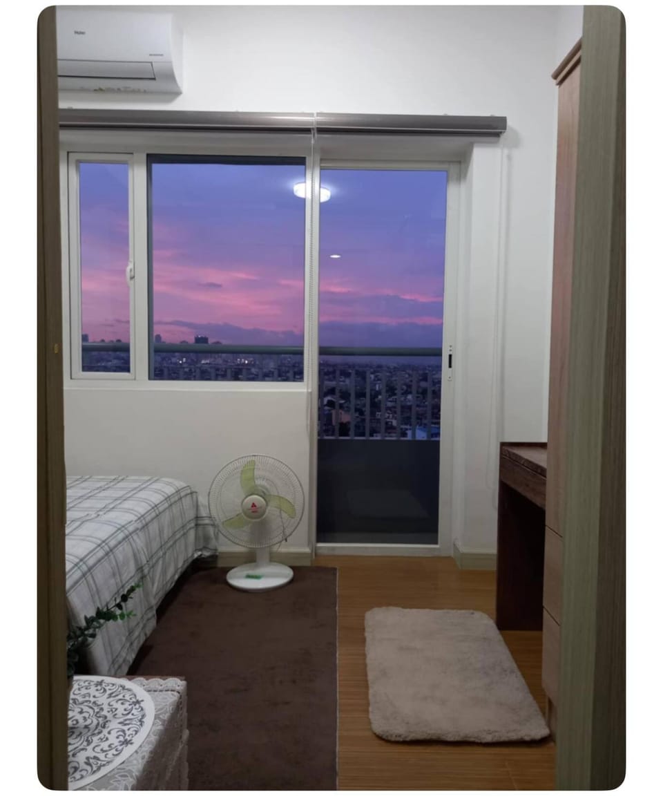John's place near BGC and Airport Apartment hotel in Makati