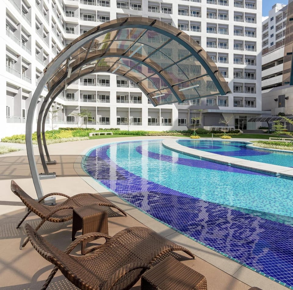 John's place near BGC and Airport Apartment hotel in Makati
