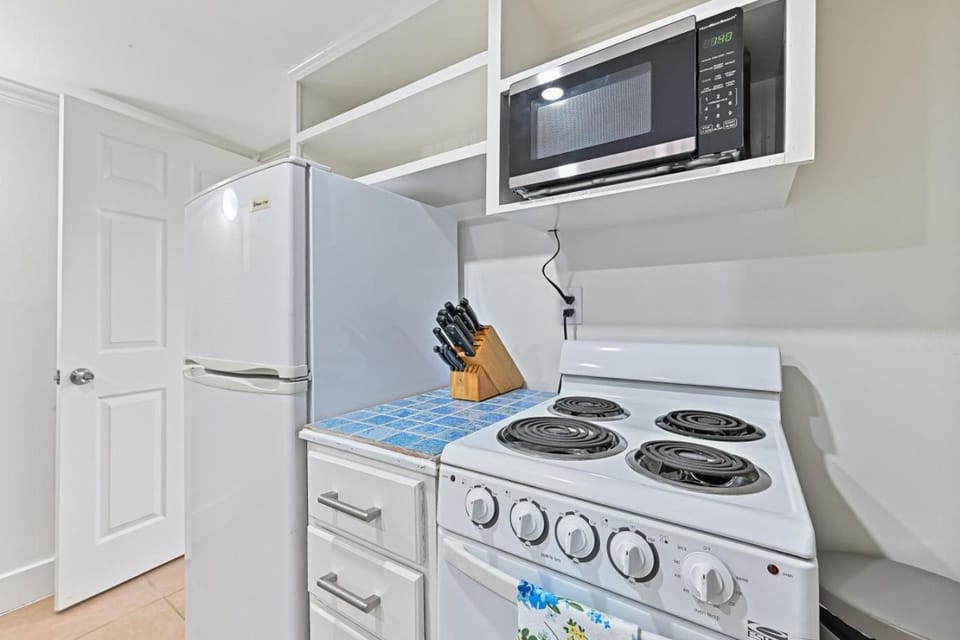 Kitchen or kitchenette, microwave, oven, stove