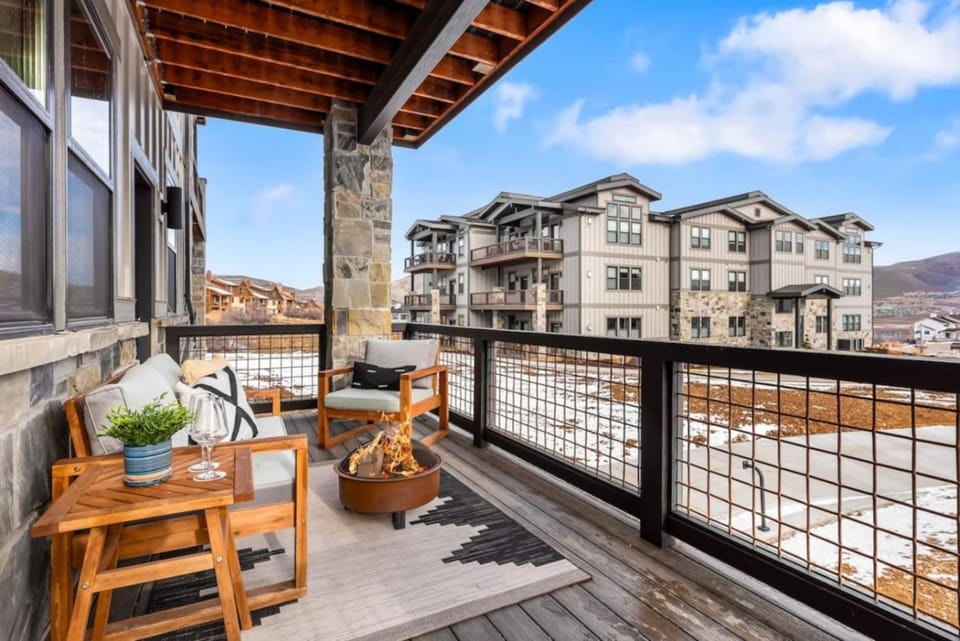 All Seasons, a Ski-To-Shore Chalet at Deer Valley House in Jordanelle Reservoir