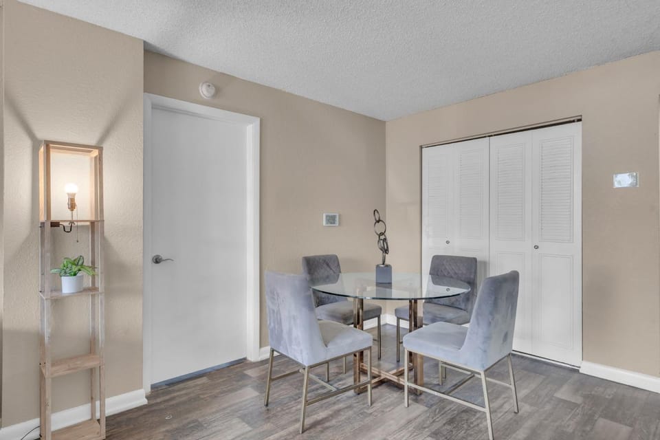 Centrally Located 2 BED in the Heart of NMB Apartment in North Miami