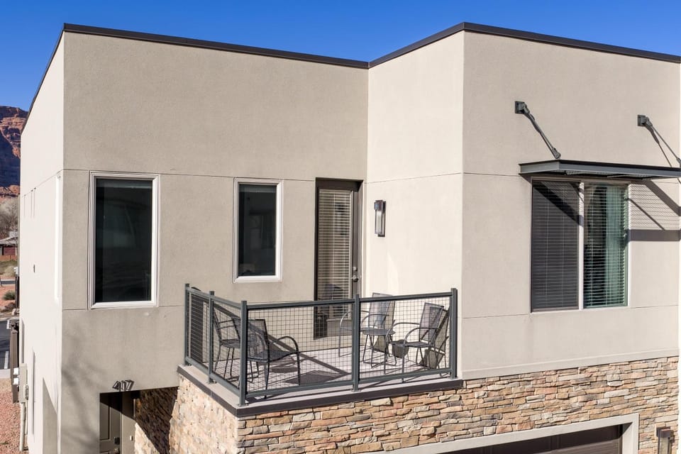 Property building, View (from property/room), Balcony/Terrace