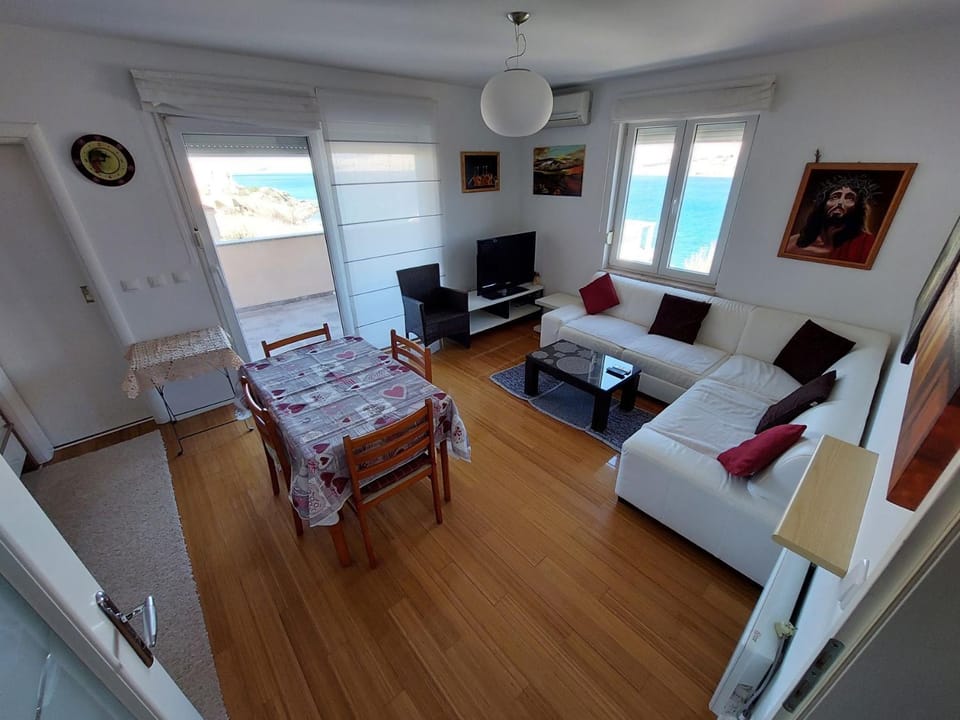 Communal lounge/ TV room, TV and multimedia, Living room, Seating area