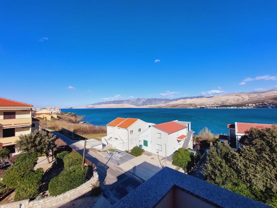 Mountain view, Sea view