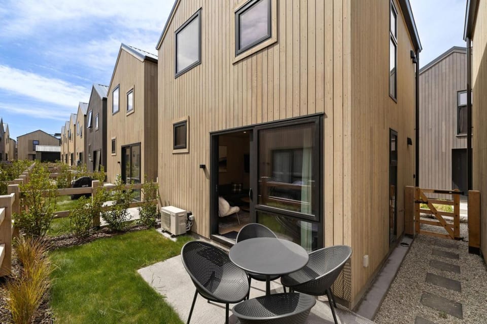 Patio, Garden, Balcony/Terrace