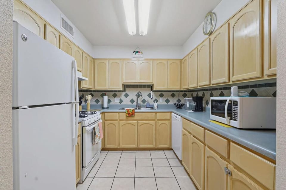 Kitchen or kitchenette, oven, stove
