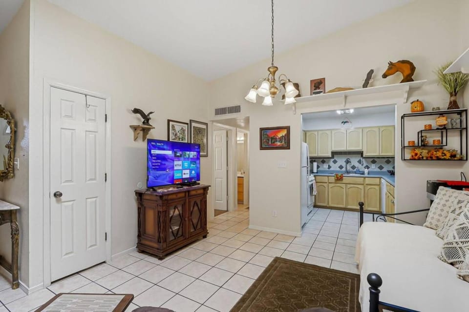 TV and multimedia, Kitchen or kitchenette, Living room