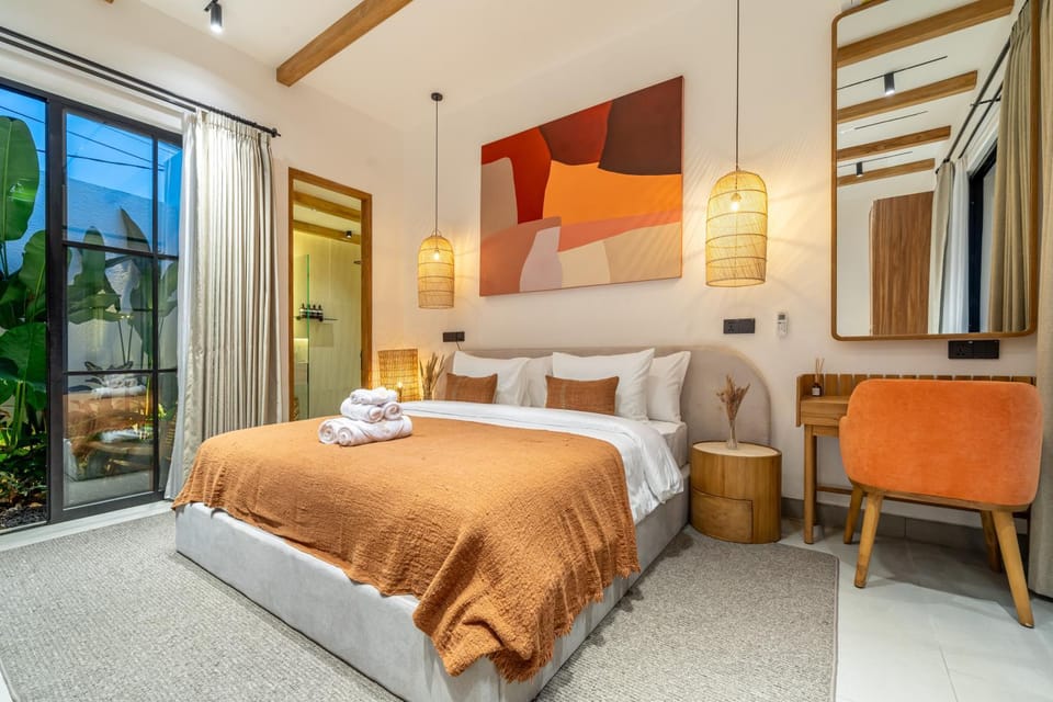 Bed, Photo of the whole room, Bedroom, towels