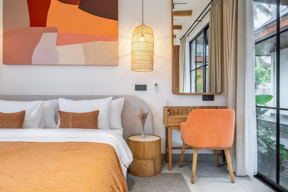 Bed, Photo of the whole room, Seating area, Bedroom