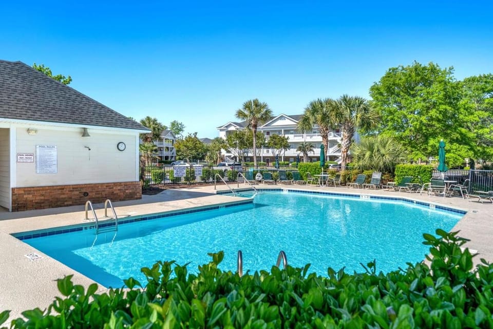 King Bed & Pool in Barefoot Apartment in North Myrtle Beach