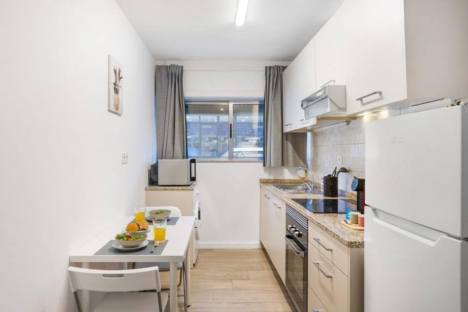 Smart Stay in Gaia | Cozy & Work-Ready Apartment in Vila Nova de Gaia