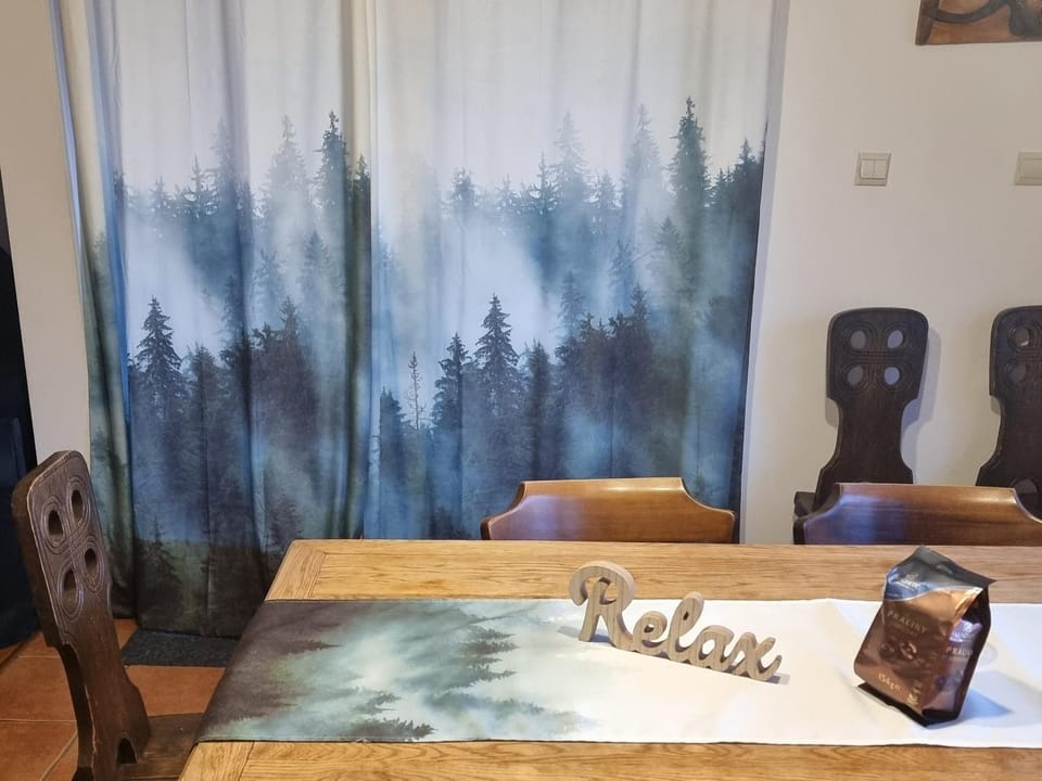 Seating area, Dining area