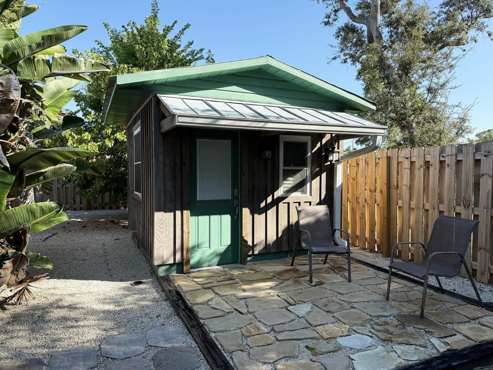 Englewood Escape – Pet Friendly + Heated Pool Bed and Breakfast in Englewood