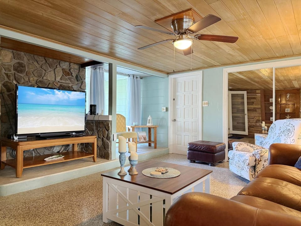 Englewood Escape – Pet Friendly + Heated Pool Bed and Breakfast in Englewood