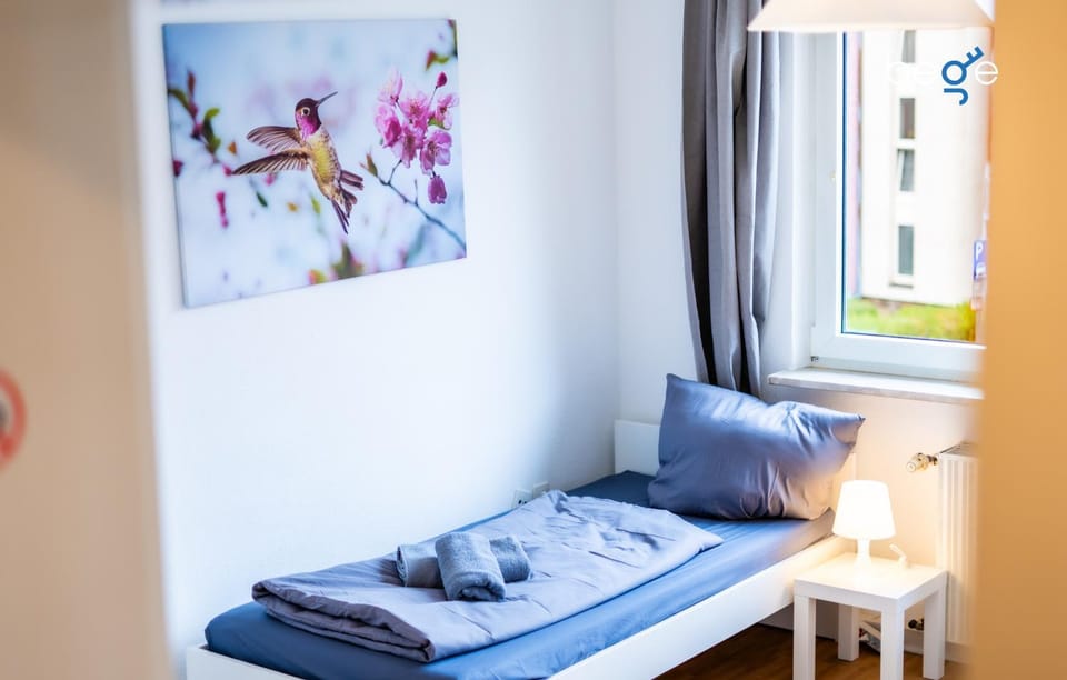 Bed, Photo of the whole room, Seating area, Bedroom, towels