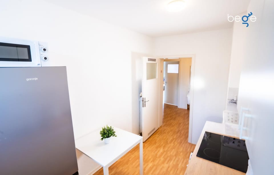 Kitchen or kitchenette, oven