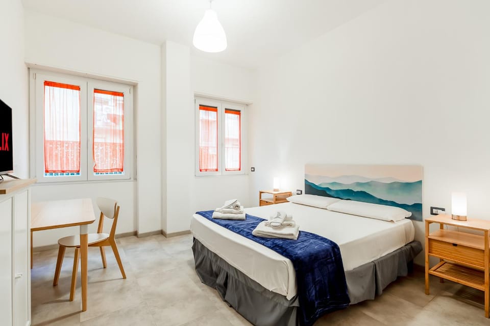Bed, TV and multimedia, Photo of the whole room, Bedroom, towels