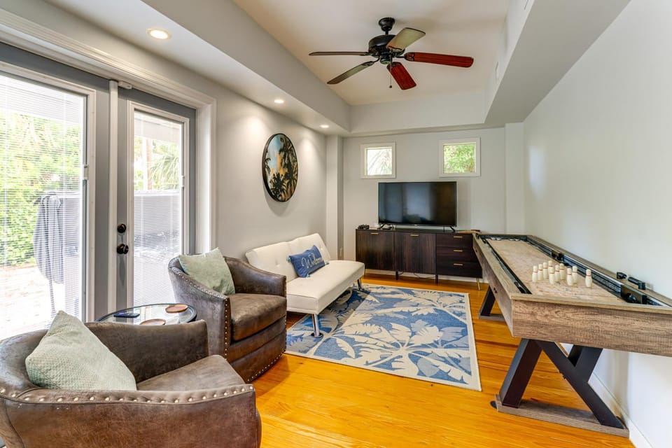 Walk to Wabasso Beach Home with Hot Tub and Bikes House in Indian River