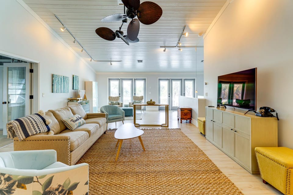 Walk to Wabasso Beach Home with Hot Tub and Bikes House in Indian River