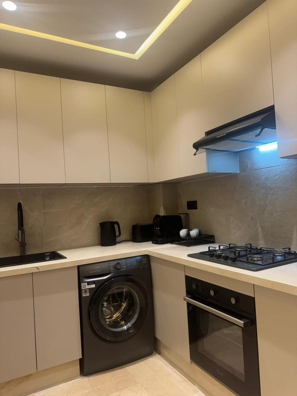 Kitchen or kitchenette, oven, pet friendly, stove, washing machine