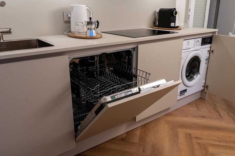 Kitchen or kitchenette, dishwasher, washing machine